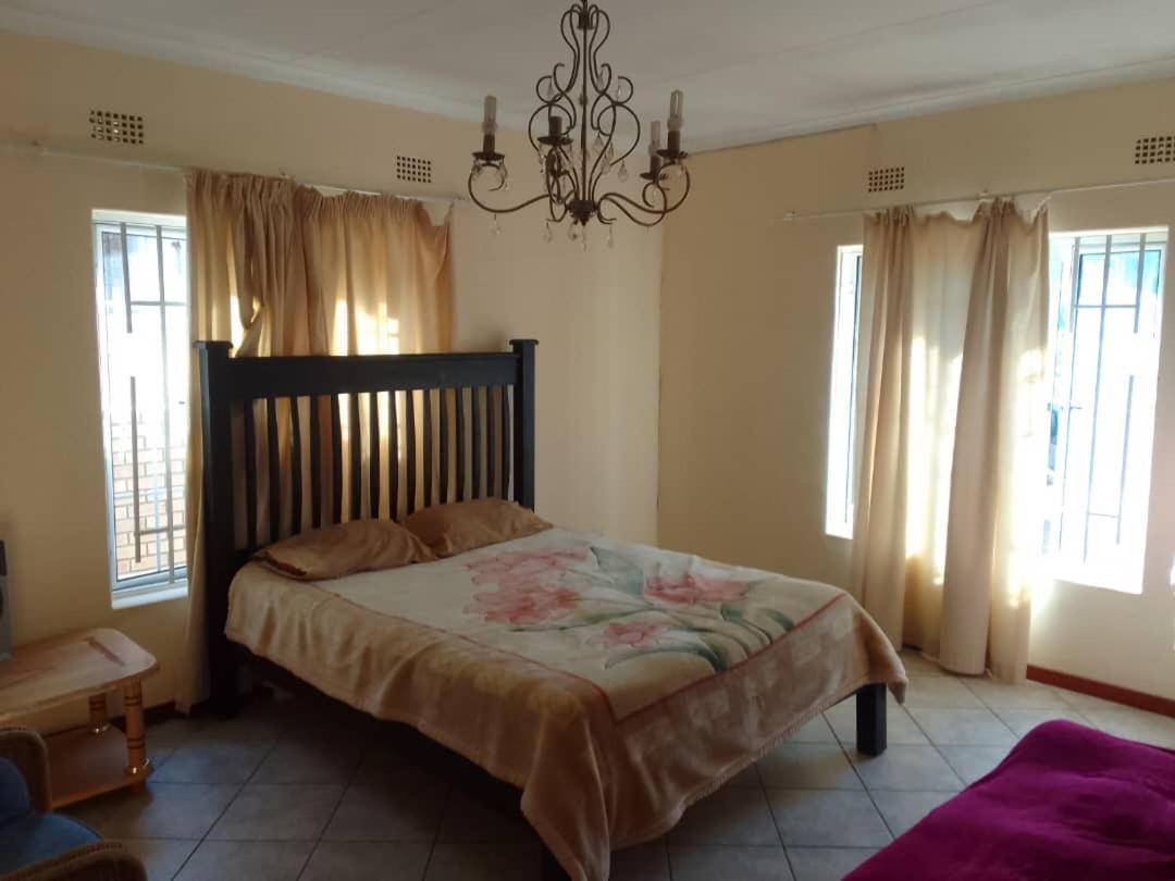 Bed and Breakfast Sugar Shack Backpackers Botswana Gaborone Exteriér fotografie