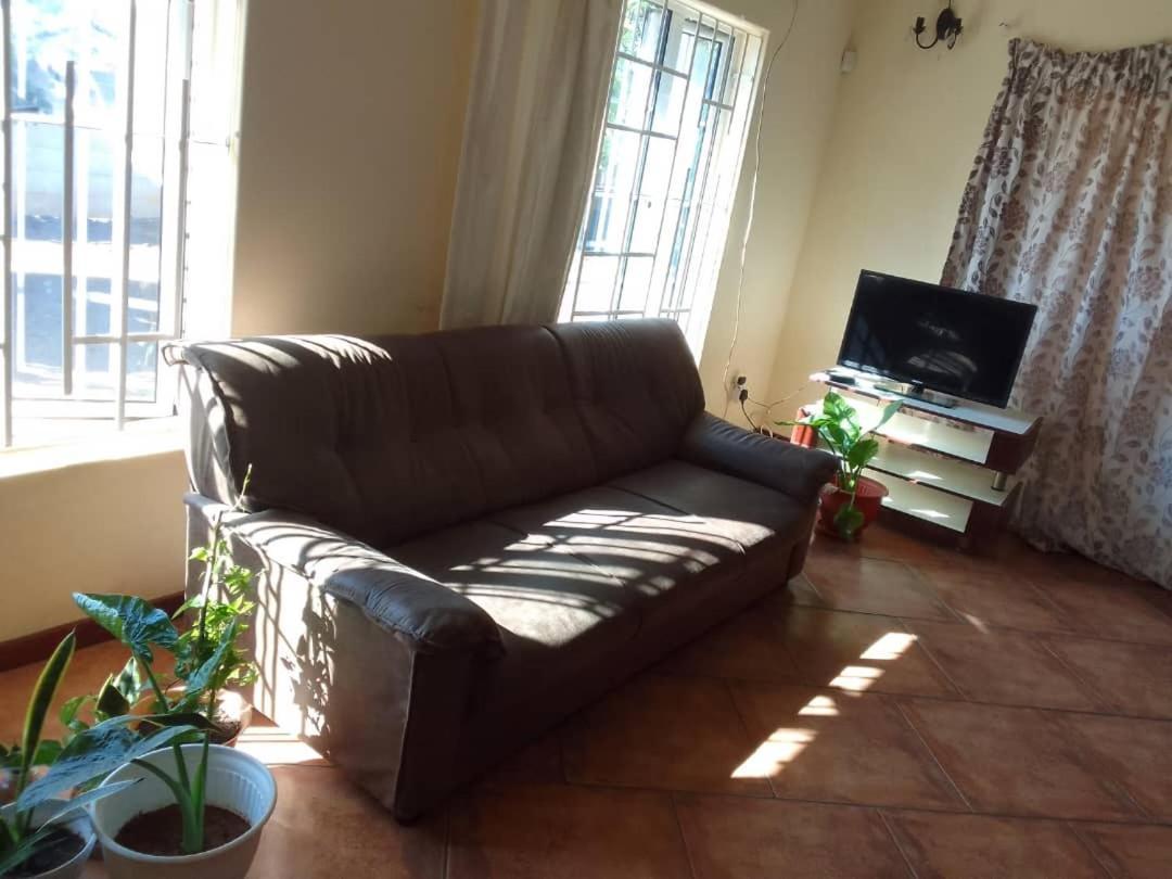 Bed and Breakfast Sugar Shack Backpackers Botswana Gaborone Exteriér fotografie